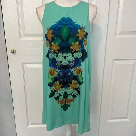 Fabrik Boutique Sleeveless Aqua Floral Shift Dress Size Medium - Picture 1 of 6
